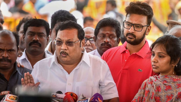 MK Alagiri claims support of Karunanidhi loyalists, goes after brother Stalin Alagiri claims support of Karunanidhi loyalists, goes after brother Stalin