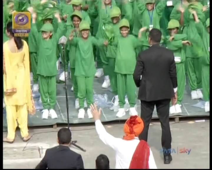 School children assembled in huge numbers to witness the 72nd Independence Day celebrations of India at Red Fort. (Image: Screengrab/ABP News)