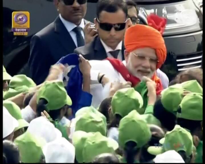PM's security guards took extra care to keep children away from creating a rush. (Image: Screengrab/ABP News) 