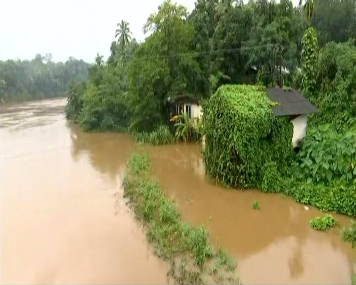 Kochin International Airport had yesterday suspended all flight operations till Saturday as water entered in the airport area. (ANI grab)