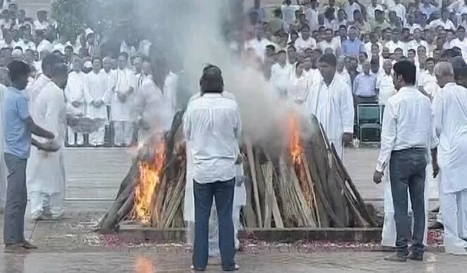 Atal Bihari Vajpayee Death Updates: Last Rites Today at Smriti Sthal Atal Bihari Vajpayee: Former PM cremated with full state honours at Delhi's Smirti Sthal