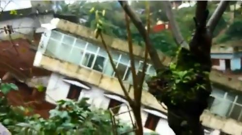 WATCH: Building gets washed away in landslide due to incessant rain in Karnataka’s Madikeri WATCH: Building gets washed away in landslide due to incessant rain in Karnataka’s Madikeri