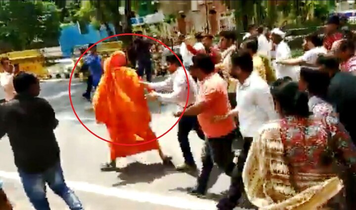 Swami Agnivesh allegedly attacked on way to pay tribute to Vajpayee at BJP Office Watch Video: Swami Agnivesh allegedly attacked on way to pay tribute to Vajpayee at BJP Office