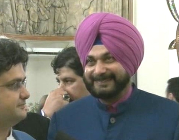 Video surfaces of fringe activist declaring bounty on Sidhu's head over minister's Pakistan visit Video surfaces of fringe activist declaring bounty on Sidhu's head over minister's Pakistan visit