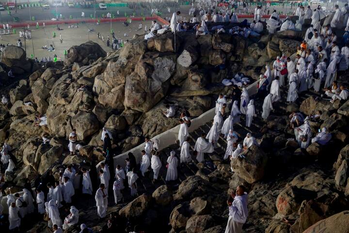 From dawn until dusk, the massive crowd of people will be gathered in Mecca on Mount Arafat on Monday to spend the day in supplication and contemplation. It is here, on this mountain surrounded by desert, where the Prophet Muhammad delivered his final sermon more than 1,400 years ago. Photo: AP