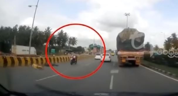 Watch: Miraculous escape for child after horrific bike accident on Bengaluru road Watch: Miraculous escape for child after horrific bike accident on Bengaluru road