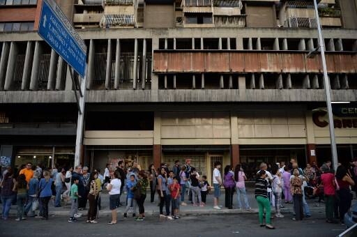 The quake was felt in surrounding regions, including the states of Nueva Esparta, Monagas, Bolivar, Delta Amacuro, Aragua and Carabobo, and the capital Caracas, Interior Minister Nestor Reverol said. People were forced to evacuate buildings in the capital./ Image: AFP / Federico Parra