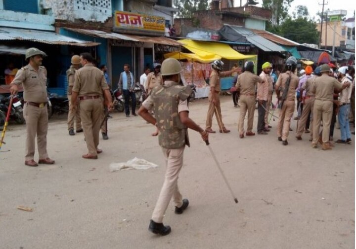 Unrest between 2 communities after girl thrashed for selling rakhis; case filed against 300 people Shahjahanpur: Unrest between 2 communities after girl thrashed for selling rakhis; case filed against 300 people