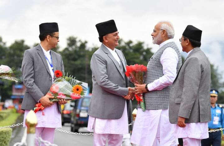 He received a ceremonial welcome by Ishwar Pokhrel, Deputy Prime Minister and Defence Minister of Nepal on arrival at Kathmandu airport/ Image: Twitter @MEAIndia