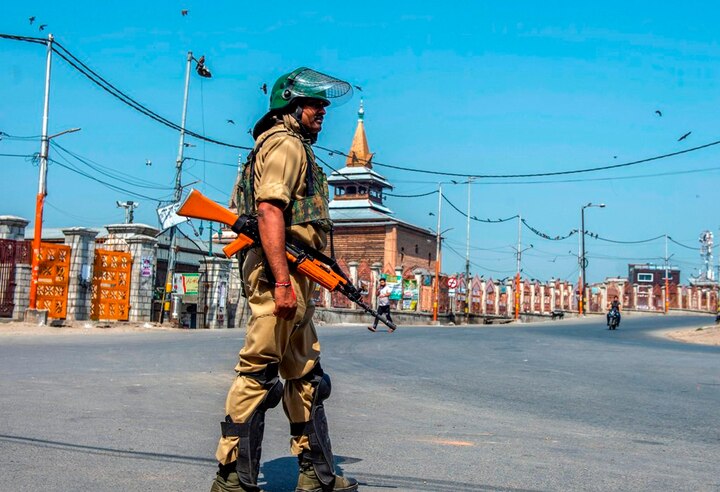 Jammu and Kashmir: All 11 relatives of policemen released All abducted kin of policemen released in Kashmir