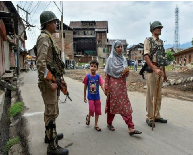  J&K: Terrorists release abducted relatives of police officers; say- ‘no mercy in future’ J&K: Terrorists release abducted relatives of police officers; say- ‘no mercy in future’