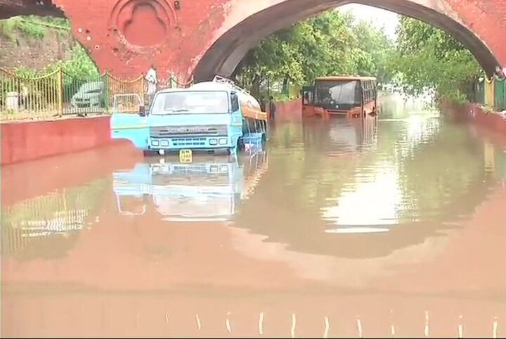 IN PICTURES: Heavy rains lash Delhi; bus drowns at Yamuna Bazar IN PICTURES: Heavy rains lash Delhi; bus drowns at Yamuna Bazar