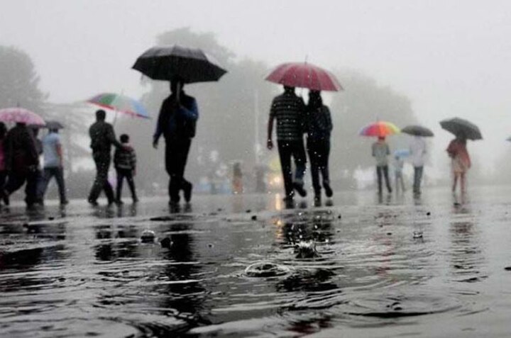 Rain in Delhi-NCR: Light shower in city bring mercury down  Rain in Delhi-NCR: Light shower in city bring mercury down 