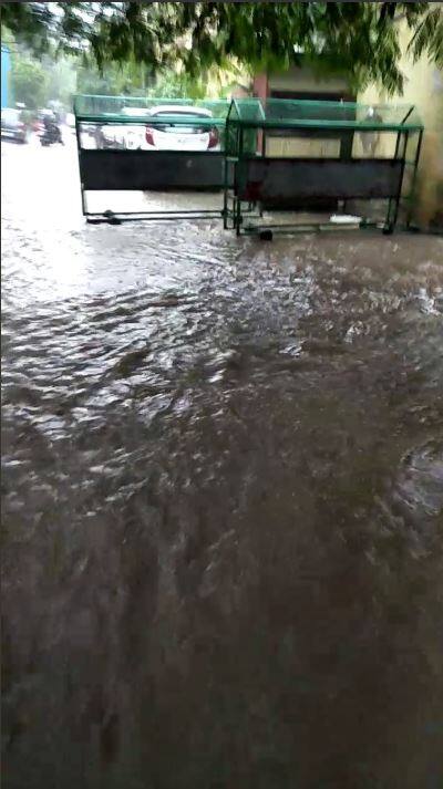 Delhi received 24.6 mm of rainfall in the last 24 hours and the weatherman has predicted the downpour to continue throughout the day. Image: Twitter /@Mehrasuraj123