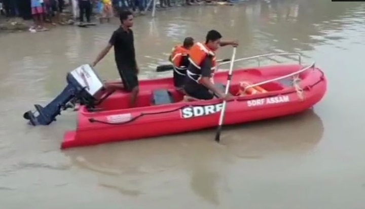 Boat with 45 passengers capsizes in Brahmaputra river in Assam Assam: Boat with 45 passengers capsizes in Brahmaputra river