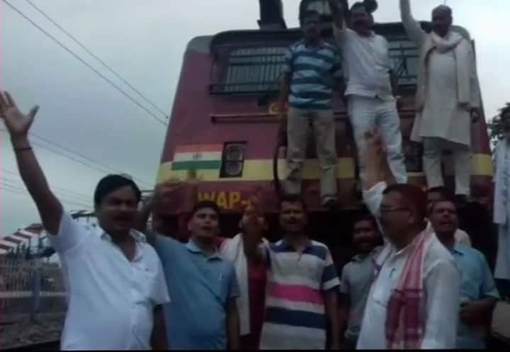  protesters stop a train in Arrah as Bharat bandh is called by upper caste groups against amendments in SC/ST 