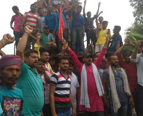 Protesters stop train in Darbhanga in the wake of nationwide bandh has been called by various organisations against amendments in SC/ST Act.