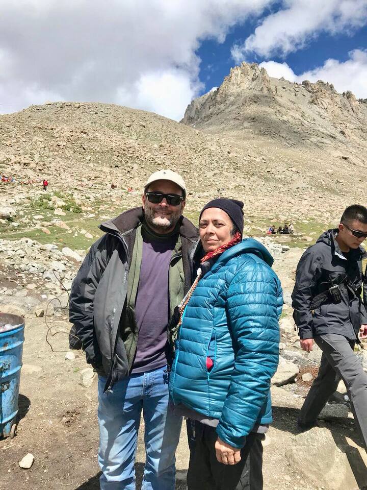 Rahul Gandhi poses with a pilgrim during his Kailash Mansarovar pilgrimage
