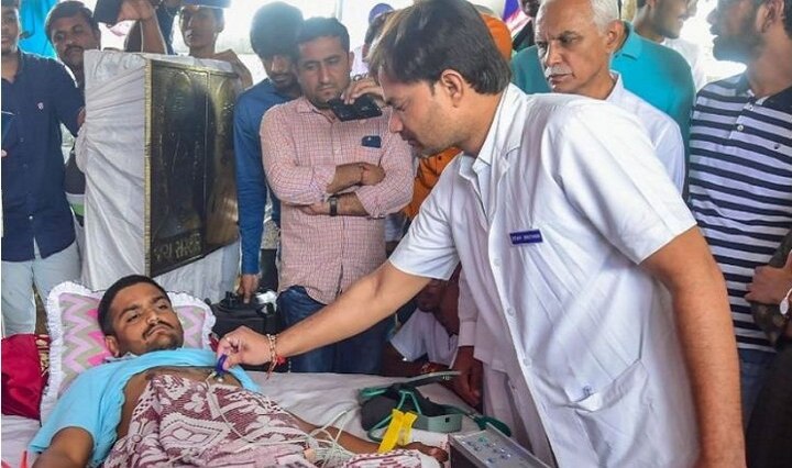 Hardik Patel shifted to ICU on 14th day of quota fast Hardik Patel shifted to ICU on 14th day of quota fast