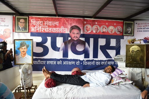 Hardik Patel Hunger strike Patidar Leader Hardik Patel Ends Hunger strike after 19 days After 19 days, Hardik Patel ends his 'indefinite fast' with lemonade