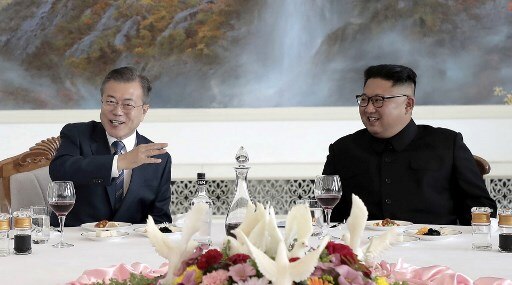 Moon, Kim take historic trip to sacred N.Korean mountain on final day of summit Moon, Kim take historic trip to sacred N.Korean mountain on final day of summit