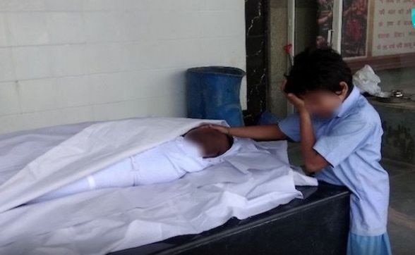 NGO Talks About Grieving Boy In Delhi's Sewer Death Story And The 57 Lakh Donation NGO Talks About The Grieving Boy In Delhi's Sewer Death Story And 57 Lakh Donation