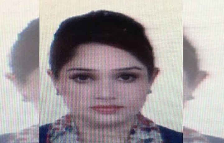 Pakistani air hostess alleged of smuggling mobile phones goes missing in Canada This Pakistani air hostess accused of smuggling goes missing in Canada