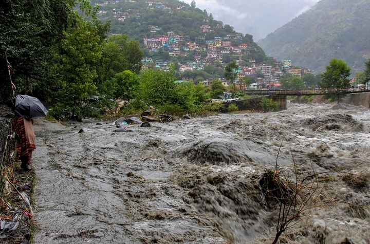 Himachal Pradesh: 300 people, including 45 IIT Roorkee students, stranded in Lahul Spiti are safe Himachal Pradesh: 300 people, including 45 IIT students, stranded in Lahaul Spiti are safe