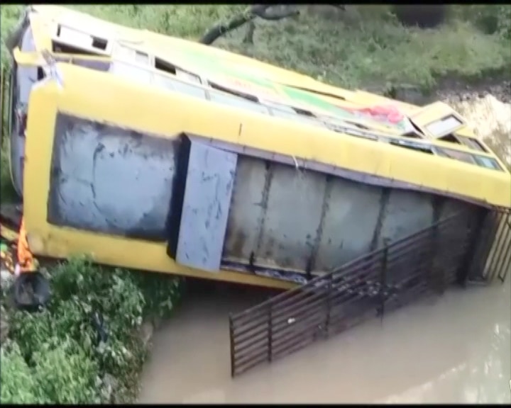 MP: Bus carrying 50 BJP workers falls in gorge near Damoh; 1 dead, 24 severely injured MP: Bus carrying 50 BJP workers falls in gorge near Damoh; 1 dead, 24 severely injured