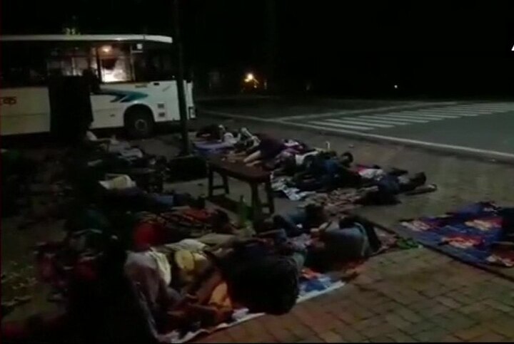 Bihar: Govt school students made to sleep on streets outside Patna zoo during excursion trip  Bihar: Govt school students made to sleep on streets outside Patna zoo during excursion trip