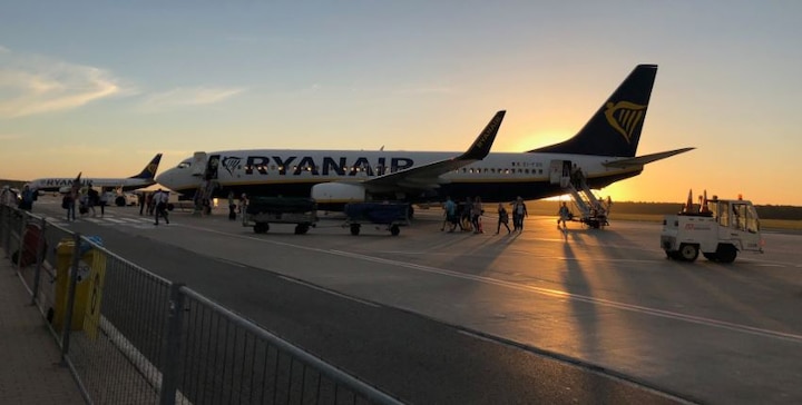 Late passenger tries to halt plane at Dublin, arrested Late passenger tries to halt plane at Dublin, arrested