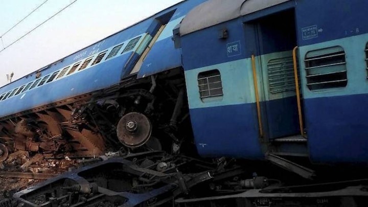 Bihar: 3 coaches of Darbhanga-Kolkata Express derailed near a railway crossing in Darbhanga Bihar: 3 coaches of Darbhanga-Kolkata Express derail near a railway crossing in Darbhanga