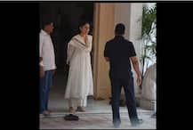 IN PICS: Kareena-Karisma And Other Start Arrive To See Last Glimpse Of Krishna Raj Kapoor