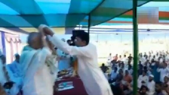 Bihar: Nitish Kumar's minister Bijendra Prasad Yadav refuses to wear skull cap, sparks row Bihar: Nitish Kumar's minister refuses to wear skull cap during Muslim event, sparks row