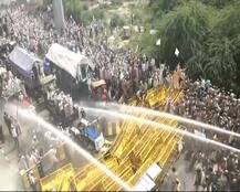 Farmers protest: Kisan Kranti Padyatra\'s warpath to Delhi, several injured after Police open lathicharge; SEE PICS