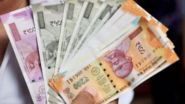 Rupee slips down further to 73.34, plunges 43 paise against US Dollar Rupee slips down further to 73.34, plunges 43 paise against US Dollar