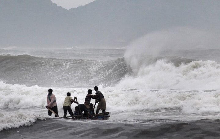 Cyclone Titli Live Updates: Odisha, West Bengal, Andhra Pradesh, evacuation, heavy rainfall warning alert, latest news Cyclone Titli gains strength; Odisha begins evacuation, heavy rains warning for West Bengal, Andhra Pradesh