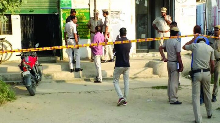 6 masked men barge into Corporation bank in Delhi, shoot cashier dead; 3 lakh looted 6 masked men barge into Corporation bank in Delhi, shoot cashier dead; 3 lakh looted