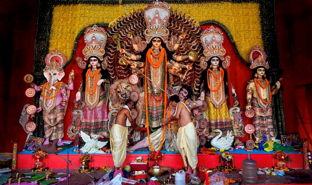 Durga Ashtami 2018: Navratri 2018 Wishes, SMS, Whatsapp Messages, Status Wallpaper and Maa Durga Images