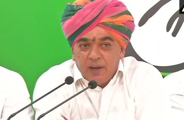 Rajasthan Assembly Election 2018: Jaswant Singh son, BJP MLA Manvendra Singh joins Congress Rajasthan Assembly Election 2018: Manohar Parrikar ill because of Rafale deal, says Jaswant Singh's son Manvendra Singh after joining Congress