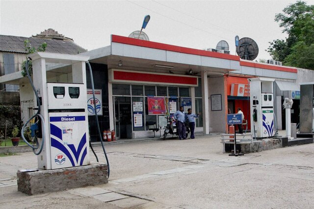 Alert! Petrol pumps in Delhi to remain shut on October 22; Here's why Demanding VAT cut, Delhi petrol pump dealers call for strike on October 22