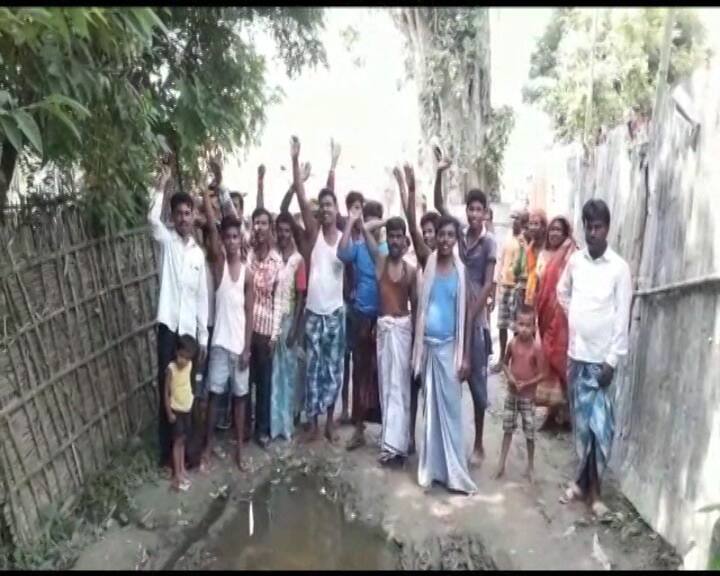 The village has not got much in the name of development till now, but with getting just electricity, the villagers have become very happy. (ABP News Grab)