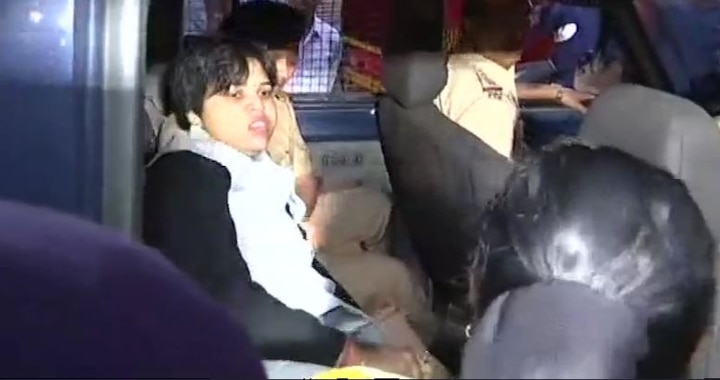 Sabarimala row: Activist Trupti Desai detained by Pune police on her way to Shirdi to meet PM Modi Sabarimala row: Activist Trupti Desai detained by Pune police on her way to Shirdi to meet PM Modi