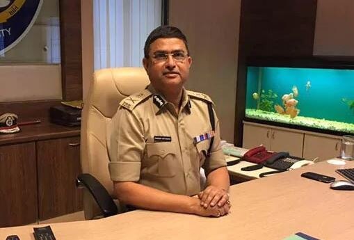 Rakesh Asthana vs Alok Verma: CBI feud escalates, agency files FIR against its second in command  CBI feud escalates, agency files FIR against its second in command Rakesh Asthana