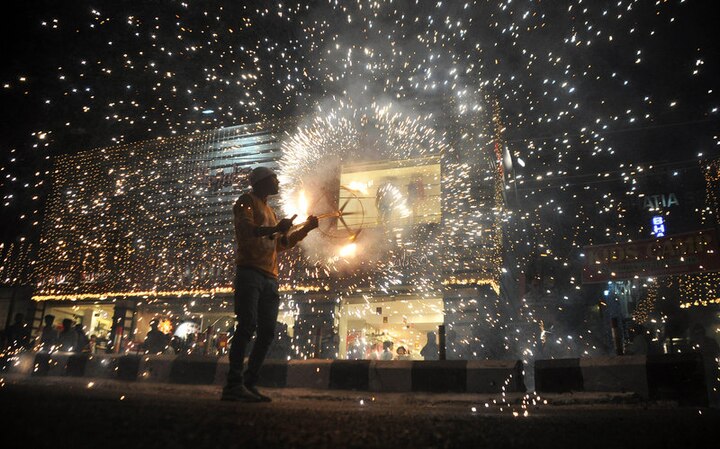 Supreme Court modifies Diwali cracker ban order for Tamil Nadu, other southern states SC allows only 'green crackers' in Delhi-NCR; modifies order for southern states