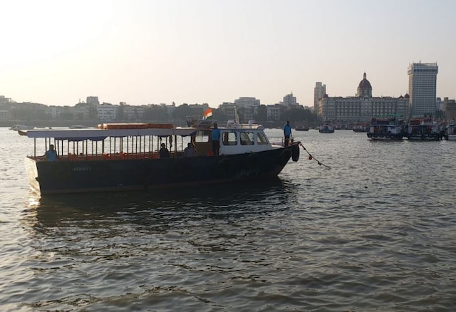 Mumbai: Boat with 25 people, including govt officials, capsizes in Arabian sea; 1 drowned Mumbai: Boat carrying 25 people capsizes in Arabian sea, no casualties