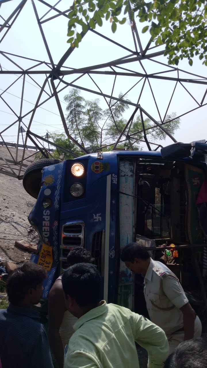 Patna: 4 dead, 30 injured as speeding bus falls into trench after mowing down people