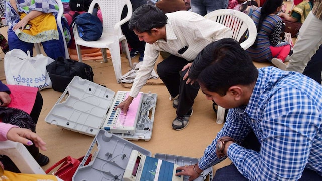 Chhattisgarh Election: All on stakes for BJP, Congress, BSP as EC issues notification for phase II polls Chhattisgarh Assembly Election 2018: All on stakes for BJP, Congress, BSP as EC issues notification for phase II polls