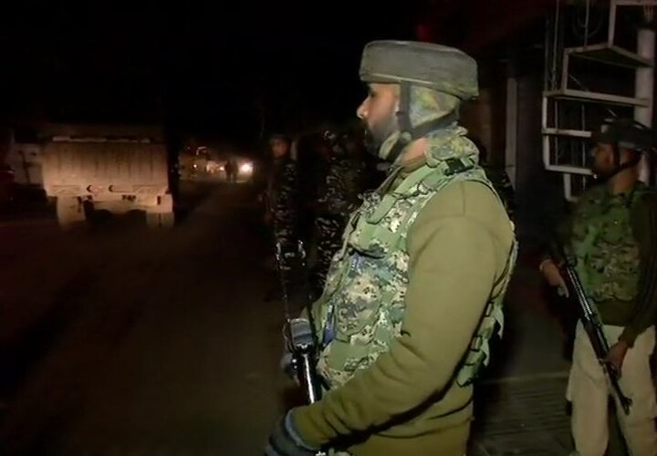 Jammu and Kashmir: Five BSF Jawans injured after terrorists attack patrol vehicle returning from duty in Srinagar J&K: Five BSF Jawans injured after terrorists attack patrol vehicle returning from duty