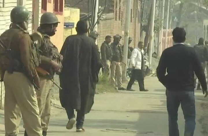 J&K: NIA conducts raids two Srinagar businessmen's residence reportedly in terror funding case J&K: NIA conducts raids at residence of two prominent Srinagar businessmen